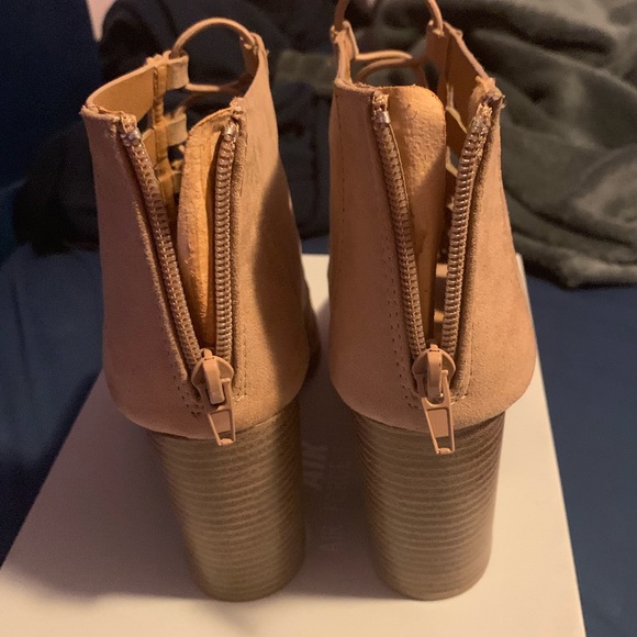 Heels - Picture 3 of 5